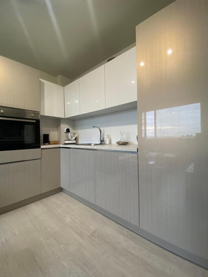 Brand New And Modern Apartment Directly Next To The Metro Station Sofia Exterior photo